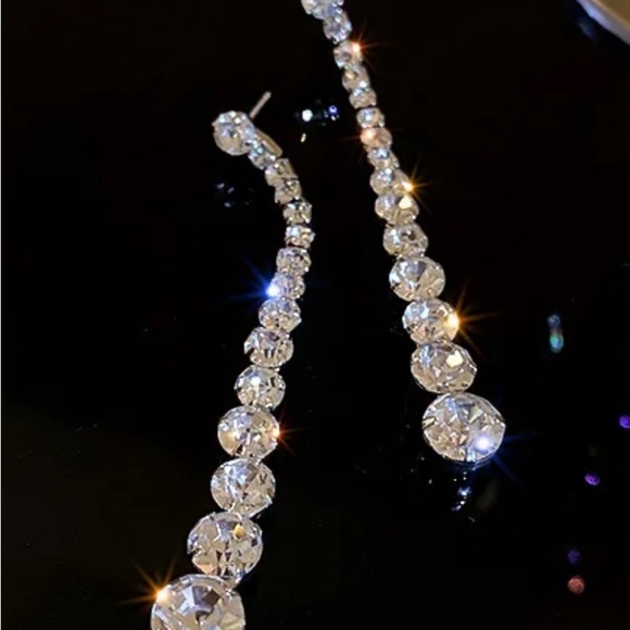 Lengthy silver tone Crystal Earrings for pierced ears - Picture 2 of 3